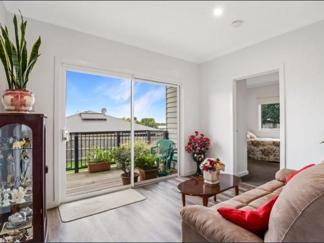 RENOVATED 3 BEDROOM HOME CLOSE TO TOWN CENTRE
