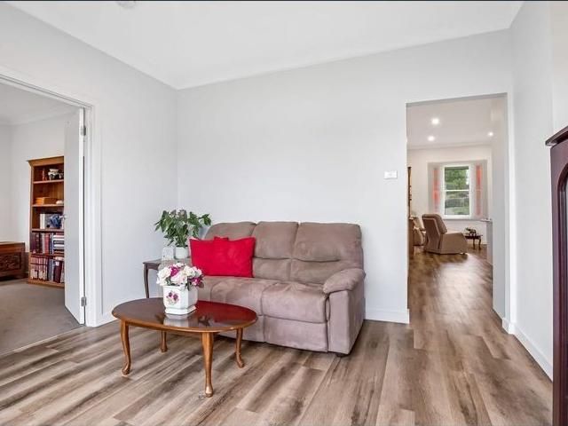 RENOVATED 3 BEDROOM HOME CLOSE TO TOWN CENTRE