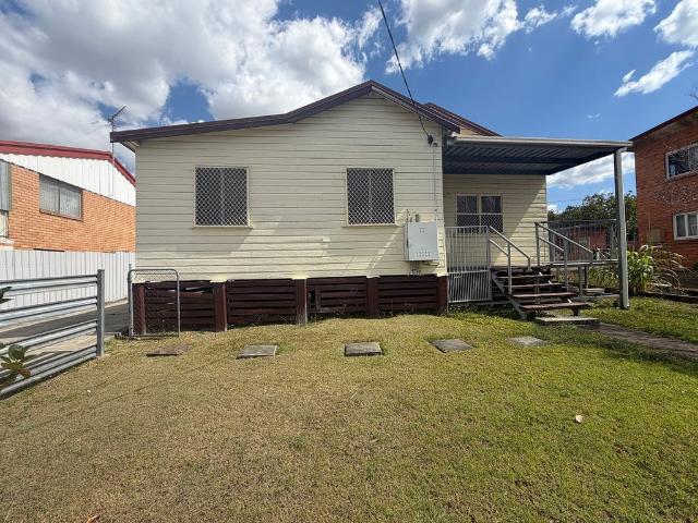 RENOVATED 3 BEDROOM HOME IN ULTRA CONVENIENT DARRA LOCATION