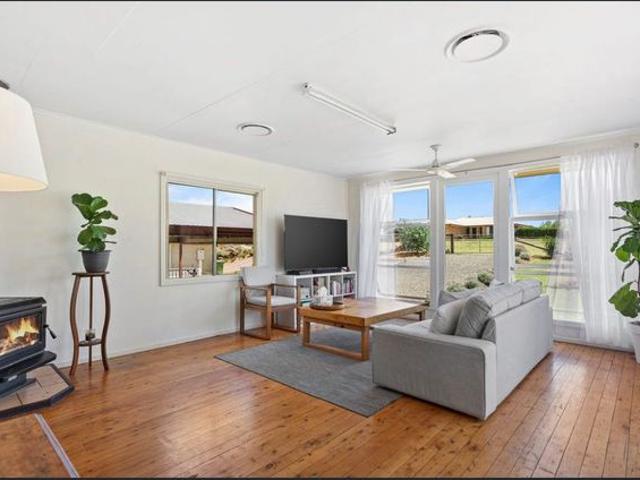 RENOVATED 3 BEDROOM HOME ON SPACIOUS BLOCK