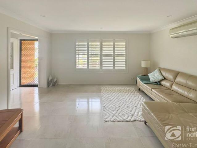 Renovated 3 Bedroom Home Prime Forster Location