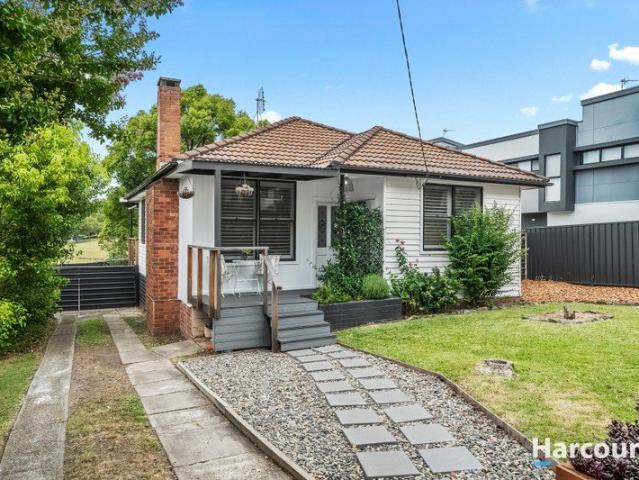 Renovated 3 bedroom home with DA approval for a second dwelling