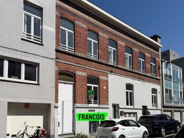 Renovated 3 bedroom house for rent in Ghent!