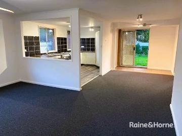 Renovated 3 bedroom house in quiet neighbourhood