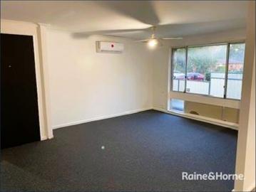 Renovated 3 bedroom house in quiet neighbourhood