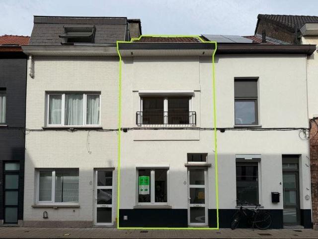Renovated 3 bedroom house with courtyard for rent in Ghent