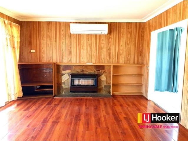 Renovated 3 bedrooms house in convenient location of Springvale