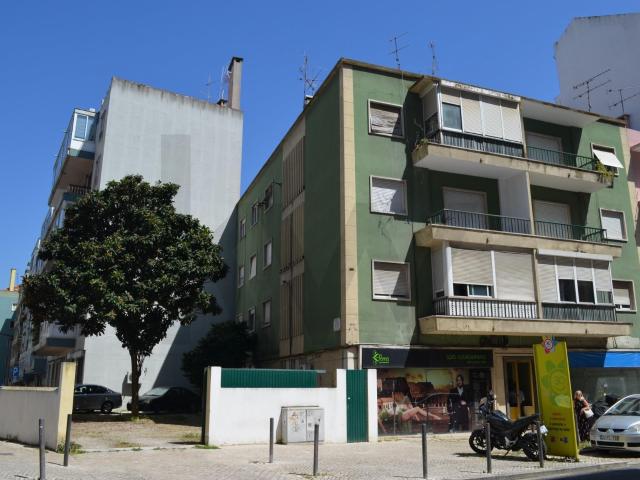 RENOVATED 3 ROOM APARTMENT, NEXT TO AV. DE ROMA