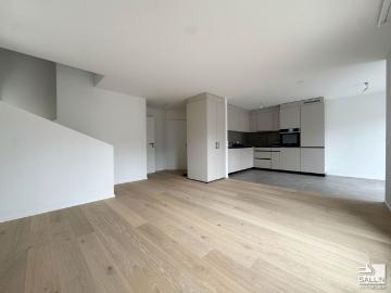 Renovated 3½ room duplex apartment, approx. 90 m², with 2 outdoor seats