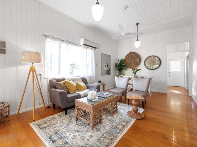 Renovated 1950s Charm Close to the CBD