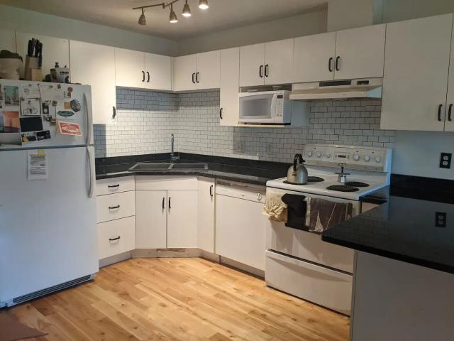 Renovated 1 bed 1 bath in Brewery District!