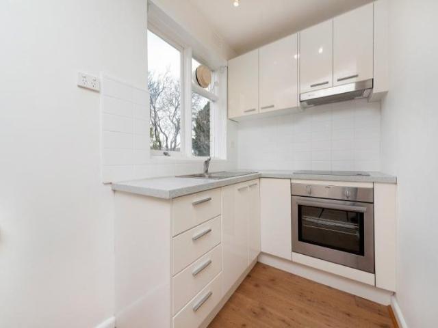 RENOVATED 1 BEDROOM APARTMENT