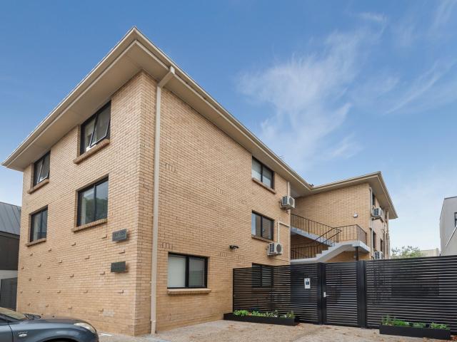 Renovated 1 Bedroom Apartment in Idyllic Locale