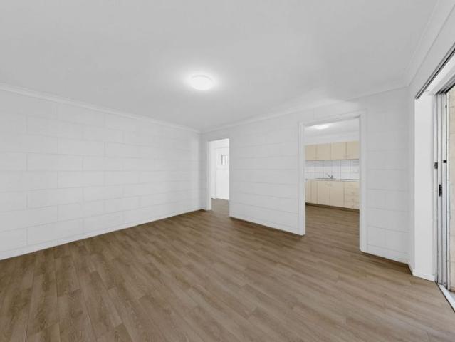 Renovated 1 Bedroom + Study Apartment with Ocean Glimpses