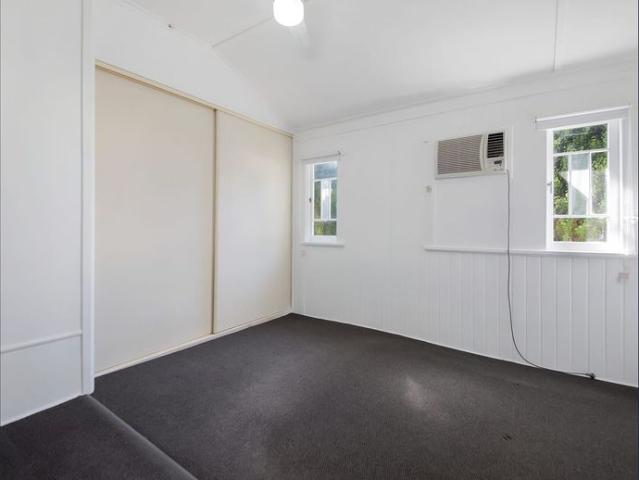 Renovated 1 Bedroom Unit