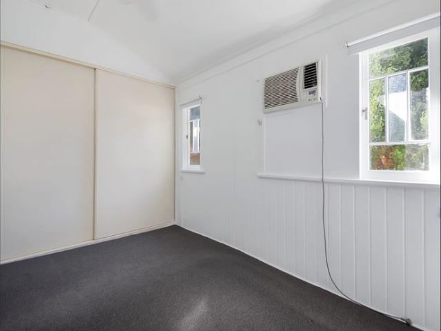 Renovated 1 Bedroom Unit