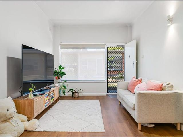Renovated 1 Bedroom Unit