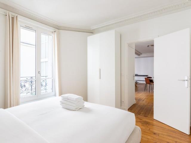Renovated 1BR Apartment with AC near the Eiffel Tower, Paris Amsterdam Apartments for Rent