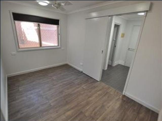 RENOVATED 1x1 + WHITEGOODS Walk to Beach & CBD
