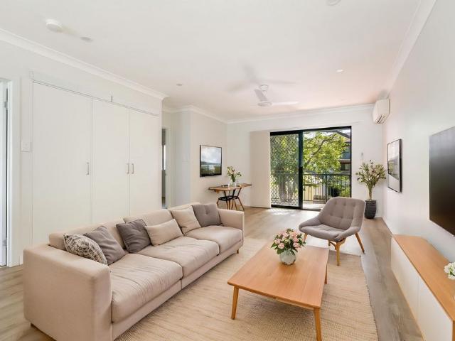 Renovated 2 Bedroom Oasis in the Heart of Clayfield