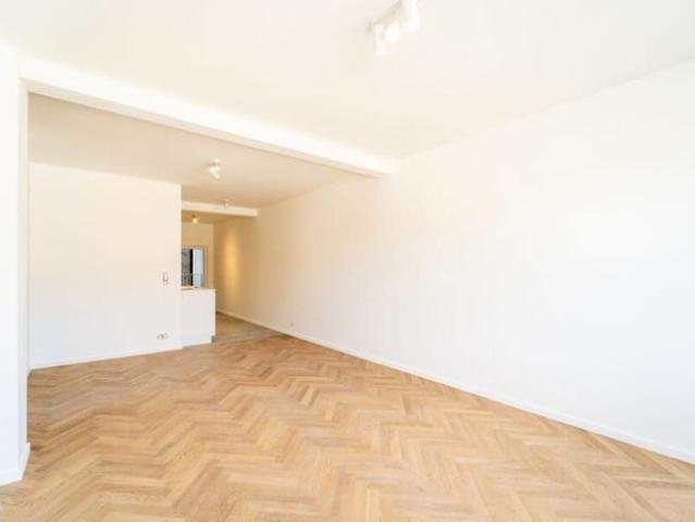 Renovated 2 bedroom apartment