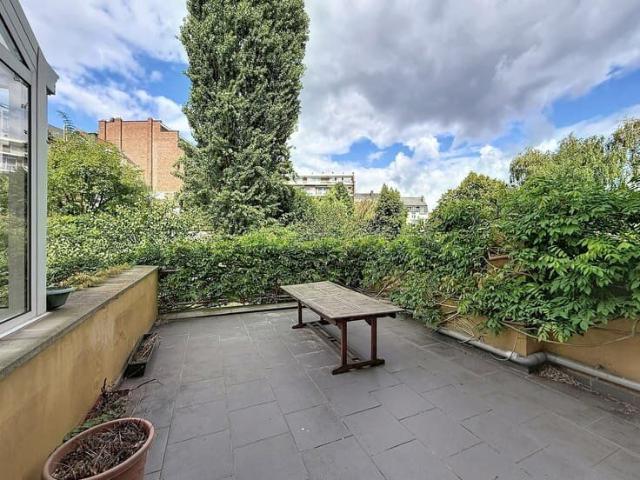 Renovated 2 bedroom apartment + terrace for rent