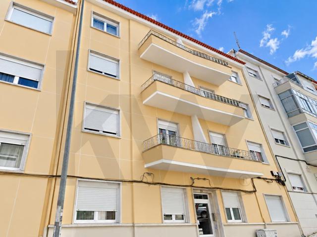 Renovated 2 Bedroom Apartment with 2 Balconies | Rua 9 de Abril – Amadora