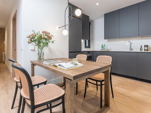 Renovated 2 bedroom apartment by El Retiro park