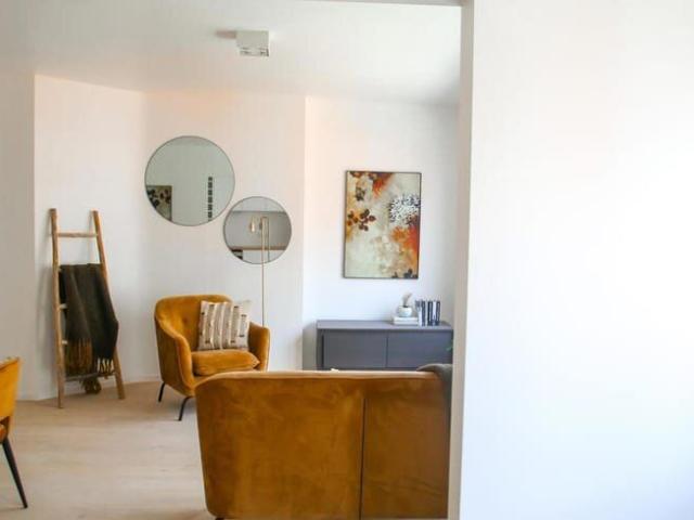 Renovated 2 bedroom apartment close to SOUTH