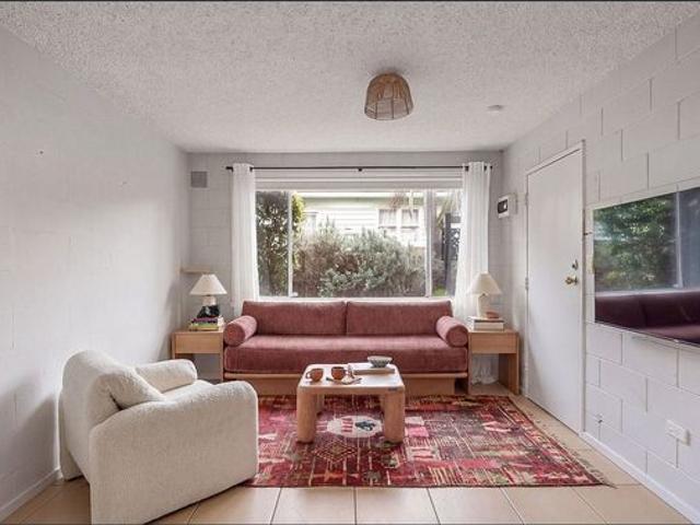 Renovated 2 Bedroom Apartment in the Heart of Dromana