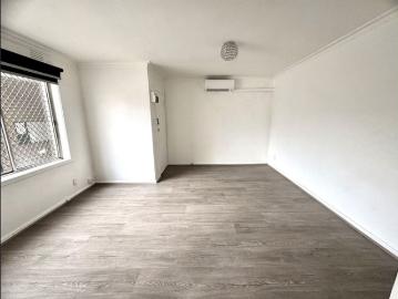 Renovated 2 Bedroom Apartment in Prime Moonee Ponds Location