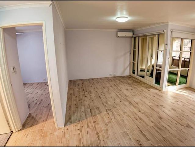 Renovated 2 bedroom apartment Pets allowed Short or Long term by Mort Bay Park and Sydney Habour