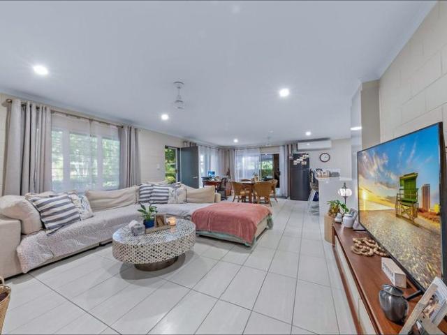 Renovated 2 Bedroom Duplex in Fantastic Location! Partly Furnished