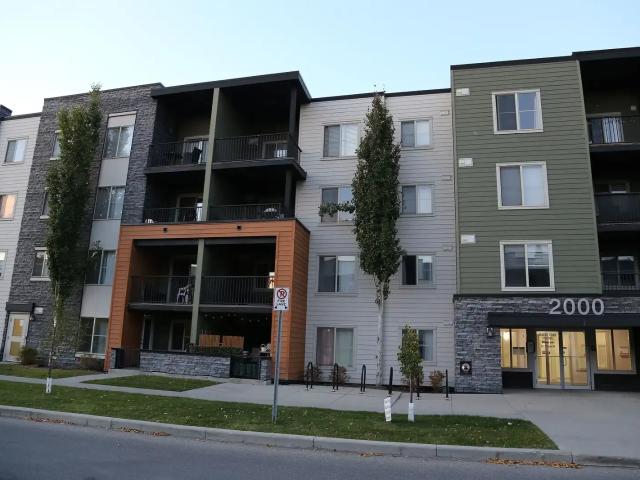 Renovated 2 Bedroom + Den | 2 Bathrooms | Underground Parking — 2 Bedrooms+ Den Condo Unit