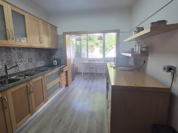 Renovated 2 Bedroom Furnished Garden Apartment