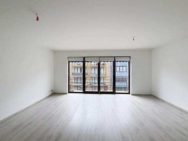 Renovated 2 bedroom flat + parking space