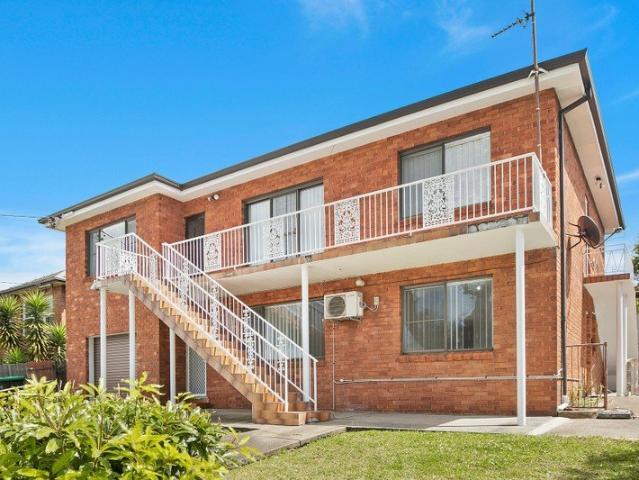 Renovated 2 Bedroom Flat with Tandem Garage