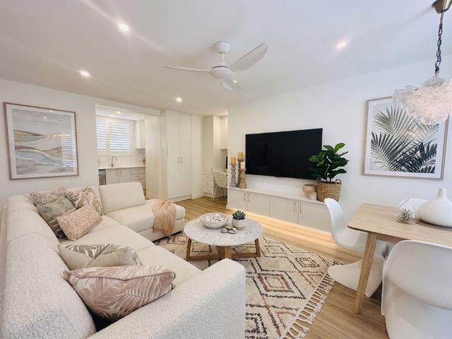Renovated 2 Bedroom Gem Moments from Mona Vale Beach