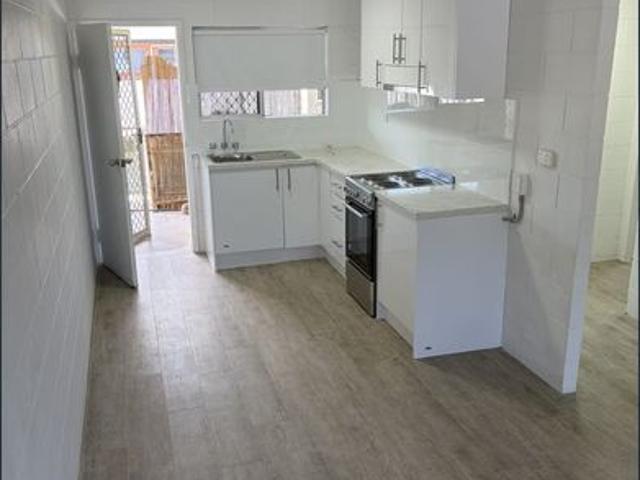 Renovated 2 bedroom ground floor unit in Woree