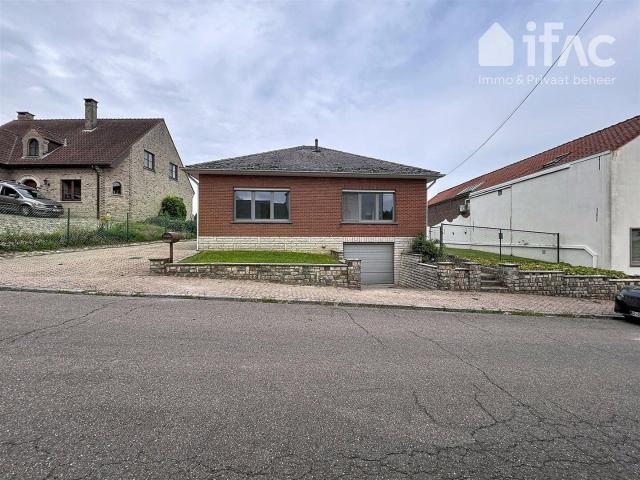 Renovated 2 bedroom home with a large yard
