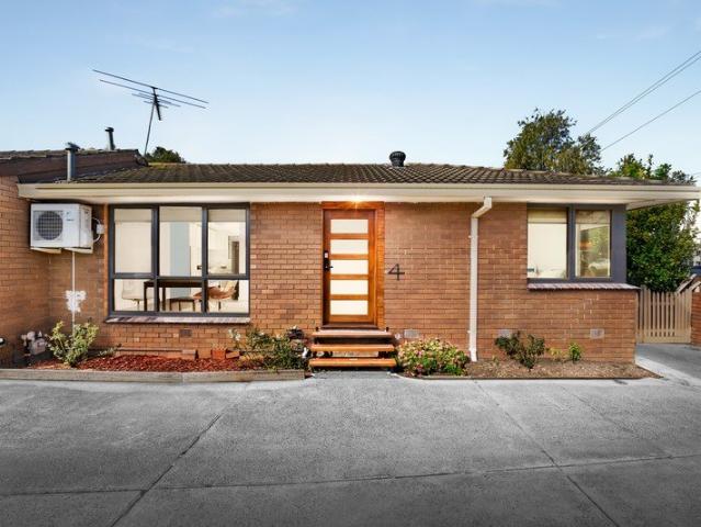 Renovated 2 Bedroom Residence in Prime Location