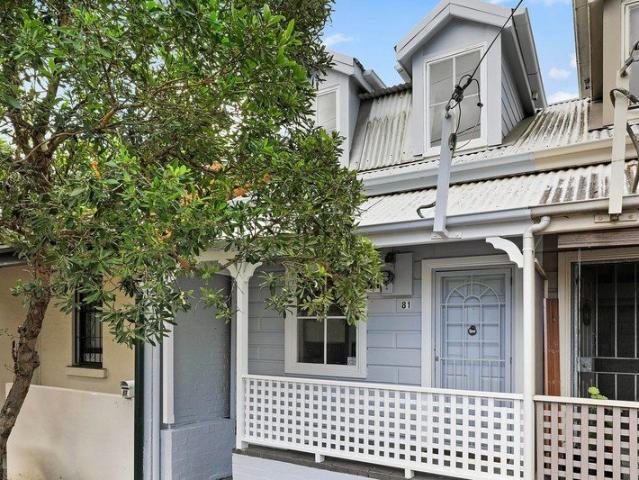 Renovated 2 bedroom Terrace with private garden courtyard