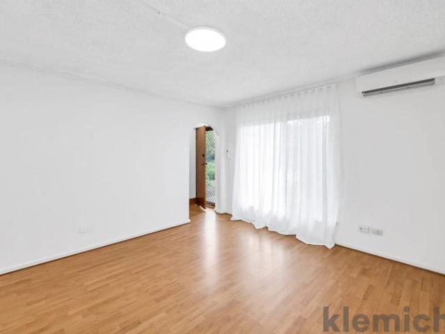 Renovated 2 Bedroom Townhouse with Private Courtyard & Parking