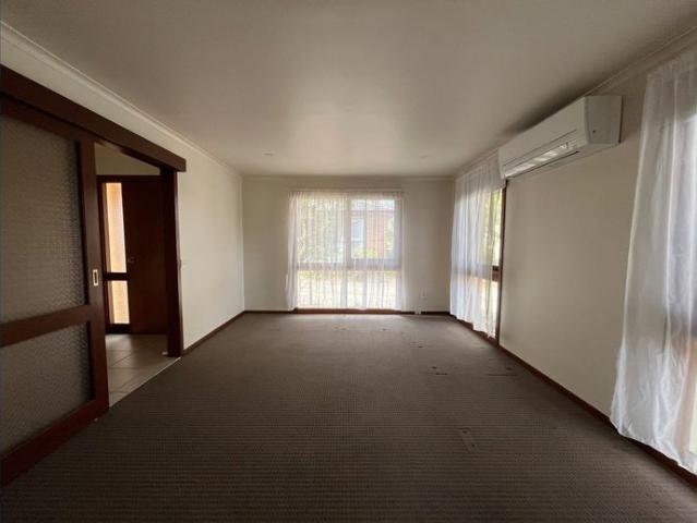Renovated 2 bedroom unit Entrance off Langdale Avenue