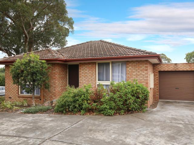 Renovated 2 bedroom unit Entrance off Langdale Avenue
