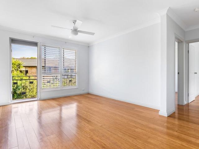 Renovated 2 Bedroom Unit in Convenient Location