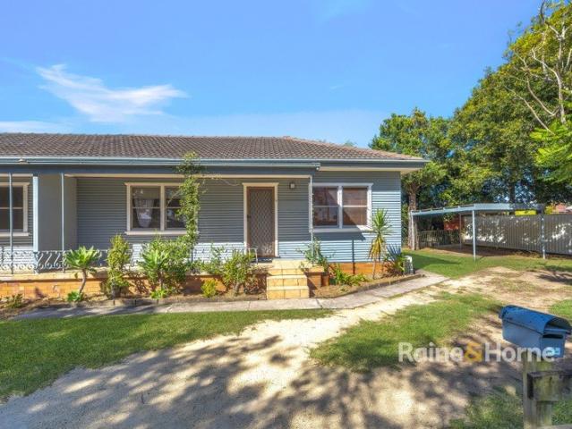 RENOVATED 2 BEDROOM UNIT IN GREAT LOCATION