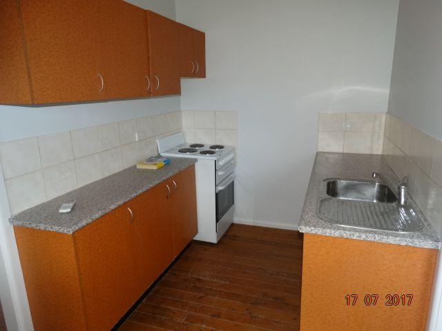 RENOVATED 2 BEDROOM UNIT IN GREAT LOCATION