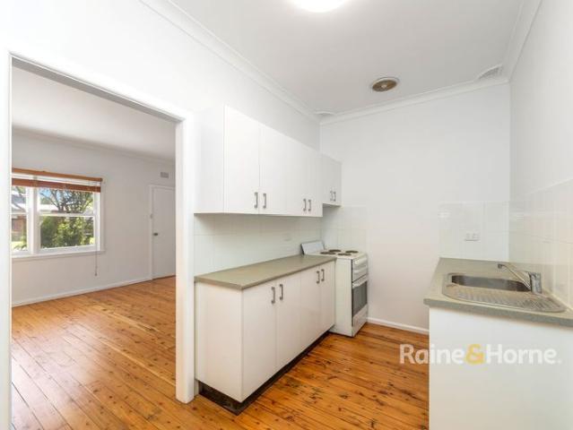 RENOVATED 2 BEDROOM UNIT IN GREAT LOCATION