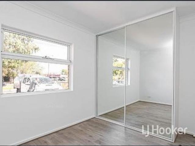 Renovated 2 bedroom Unit In Perfect Location!